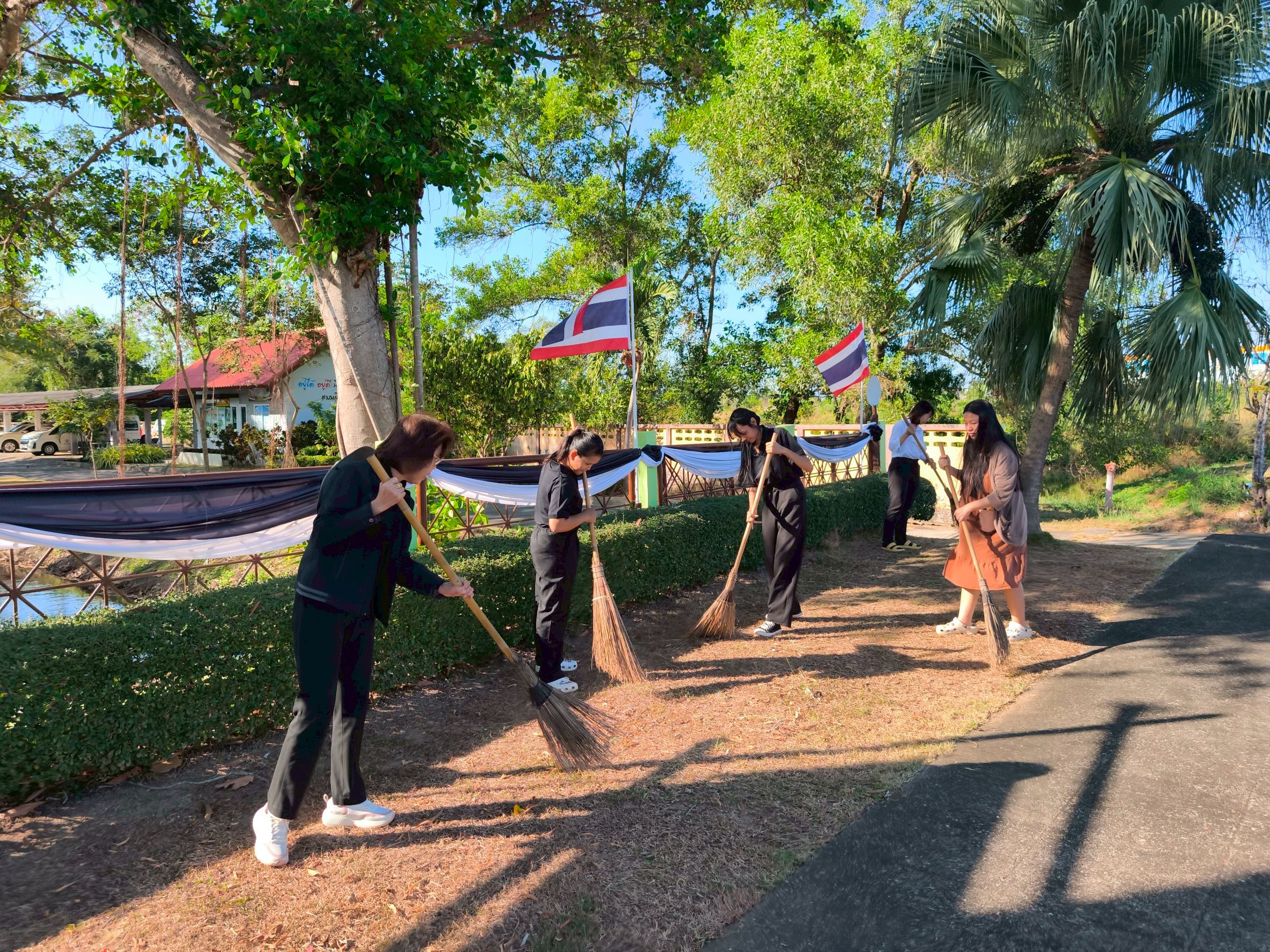 title - ส.ป.ก. จันทบุรี จัดกิจกรรมจิตอาสาบำเพ็ญสาธารณประโยชน์และบำเพ็ญสาธารณกุศล เนื่องในวันคล้ายวันพระบรมราชสมภพ พระบาทสมเด็จพระบรมชนกาธิเบศร มหาภูมิพลอดุลยเดชมหาราช บรมนาถบพิตร และวันพ่อแห่งชาติ 5 ธันวาคม 2568 และกิจกรรมรวมพลังแห่งความภักดี